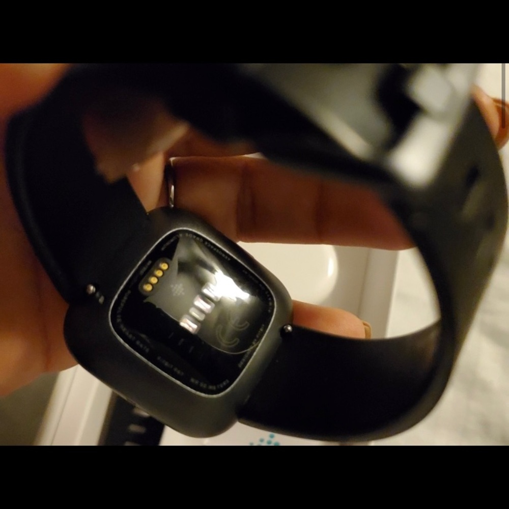 Fitbit Versa - image 2